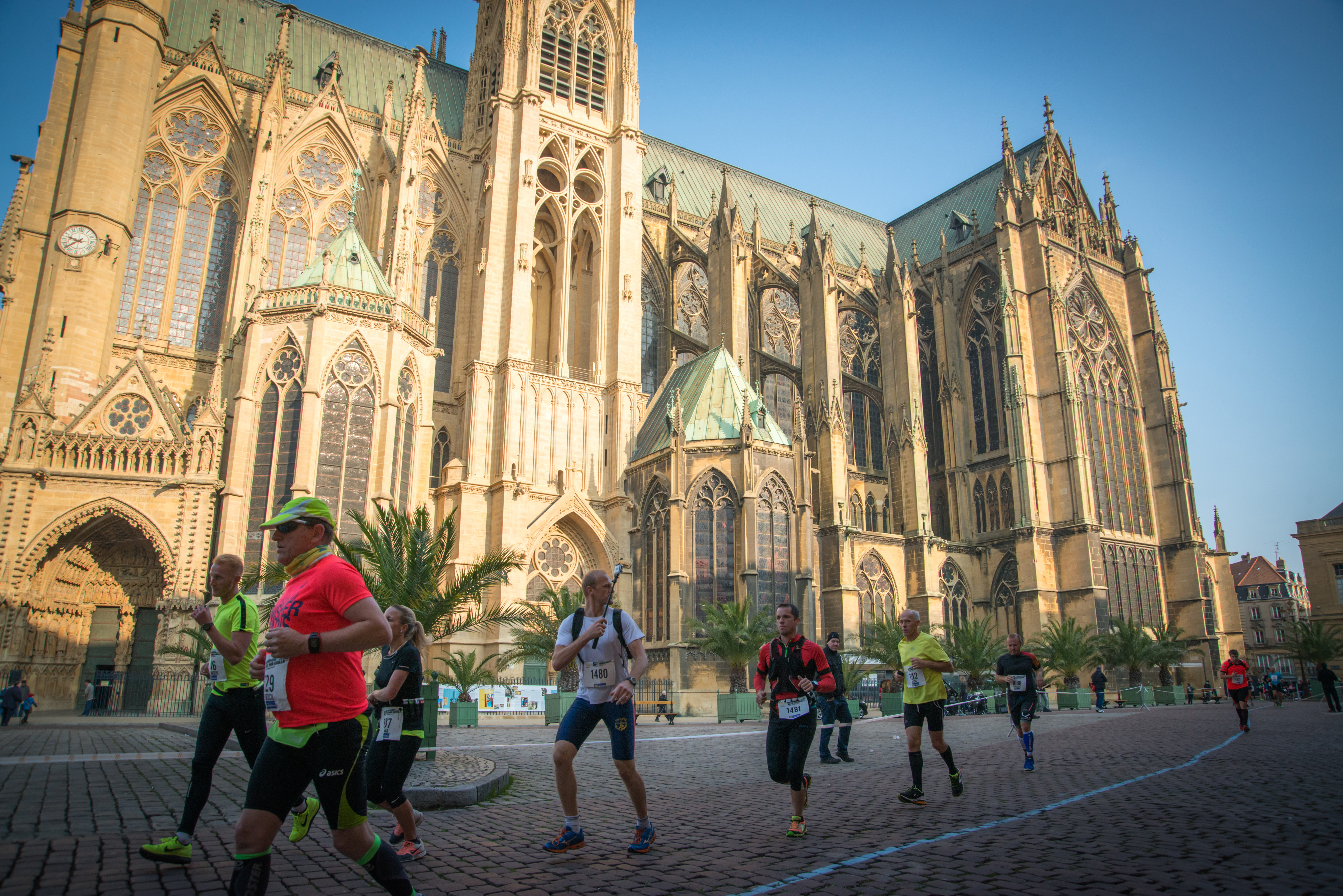 Passage devant la Cathédrale pour le marathon de Metz.