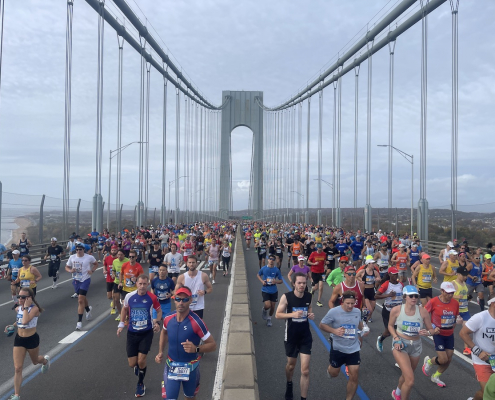 marathon de new york 2022, après le départ sur Staten Island, la traversée du pont Verrazano.