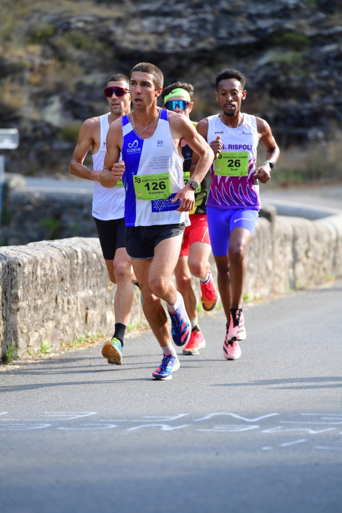 Corentin Capelier (dossard 126), 23 ans a battu le « vieux » record lozérien sur ce Marvejols-Mende.