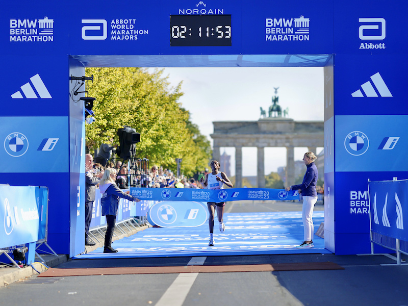 Tigist Assefa devient recordwoman du marathon à Berlin en 2h11'.