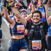Amir a couru son premier marathon à New York entouré d’amis et escorté par l’agence Planet Tours. Le chanteur revient sur cette expérience inoubliable, défi intime vécu en 5h30 et sur sa pratique sportive. 