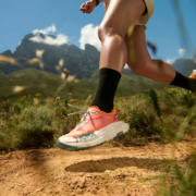 Amorti maximal et une stabilité optimale pour cette Hoka Mafate X qui perpétue l’héritage du modèle iconique destiné aux ultras-trails.