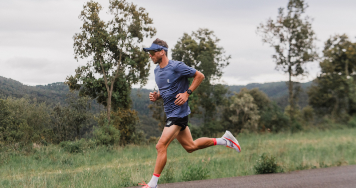 Le lactate n'est pas un déchet, c'est un carburant ! Apprenez à utiliser cette molécule pour courir plus vite et plus longtemps.