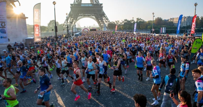 20 km de Paris, départ emblématique sur le Pont d'Iena.