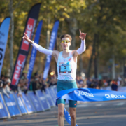 Etienne Daguinos a battu le record des 20 km de Paris, améliorant aussi le record de France sur la distance.