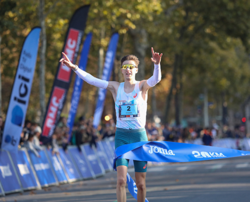 Etienne Daguinos a battu le record des 20 km de Paris, améliorant aussi le record de France sur la distance.