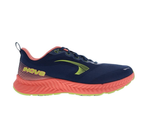 Cette chaussure Inov8 Roadfly destinée à la route est légère, stable et adhérente, idéale pour les entraînements quotidiens et les sensations naturelles.