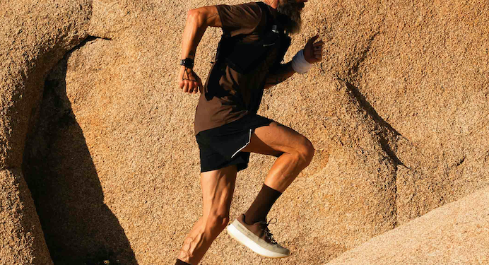 Mount to Coast est une marque fondée récemment à Hong Kong, et qui réunit d'anciens designers d'Asics, Brooks et Nike sort sa H1, une paire hybride route et chemins.