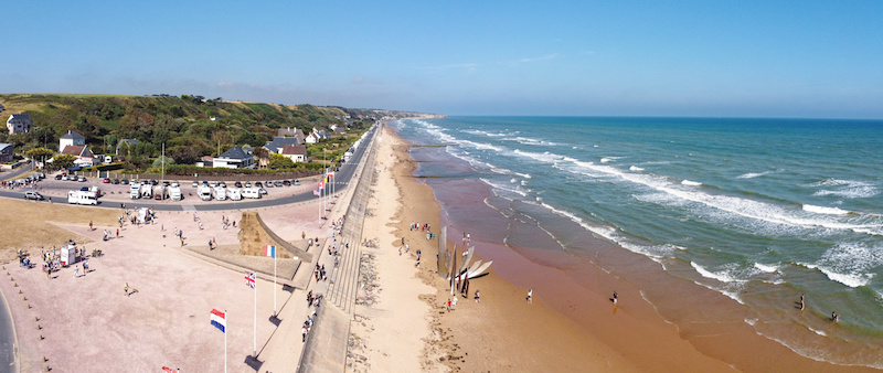 Le Marathon des Héros de Bayeux passera notamment sur la route qui longe la plage Omaha Beach.
