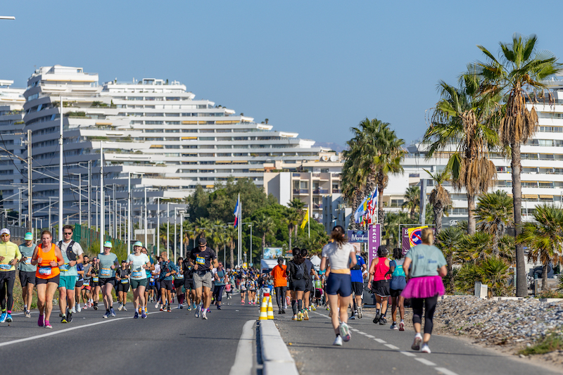 Ça file droit jusqu'à Villeneuve-Loubet pour ce Marathon Nice-Cannes, qui accueille également un 20 Km.