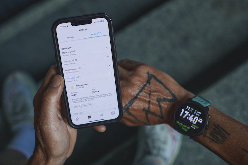 Test Suunto Race 2 : écran AMOLED ultra lisible, GPS GNSS précis, autonomie solide et performances en hausse. Notre avis complet running et trail.
