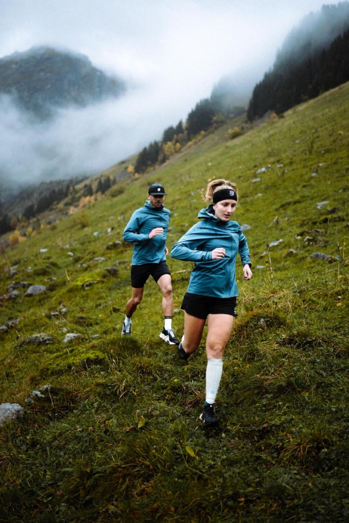 Test Compressport Tempest : veste running et trail imperméable ultra légère, respirante (20 000 Schmerber), idéale pour l’entraînement et l’ultra-trail.