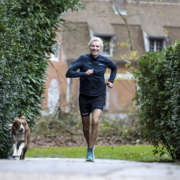 Denis Brogniart court souvent avec sa chienne Lucie.