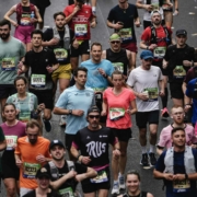 Préparer un premier marathon soulève un tas de question sur l'entraînement et le jour J, avec l'envie de s'éviter les classiques erreurs du débutant.