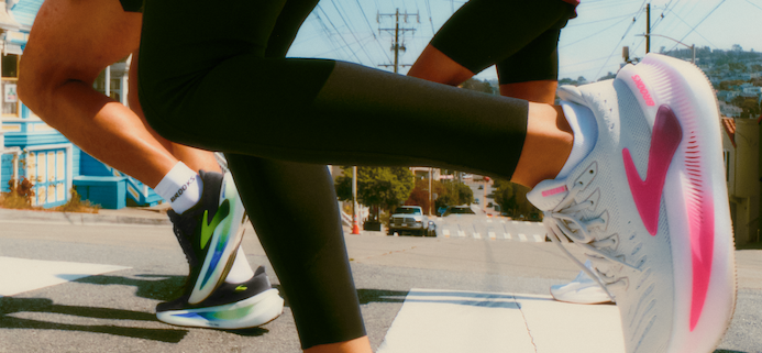 La Brooks Glycerin Max 2 est la déclinaison maximaliste haut de gamme de la marque américaine, conçue pour le confort, la protection articulaire et les sorties longues sur route. Elle s’adresse aux coureurs cherchant une chaussure fiable et douce pour encaisser un fort volume kilométrique.