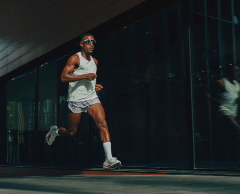 La marque trail/running de Decathlon présente la Kipstorm Elite, super shoe en carbone conçue pour le marathon, qui succède à la KD900X LD+.