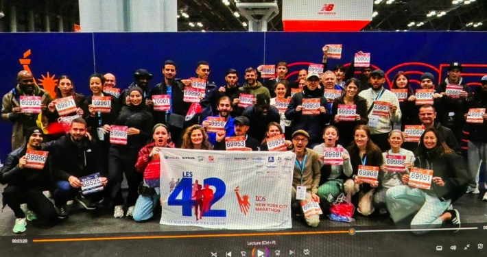 25 jeunes en rupture ont couru le Marathon de New York 2025 avec l'association les 42 qui s'attelle à les ré-insérer dans le millieu professionnel.
