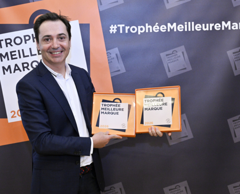 Lionel Marsanne à la tête de Cimalp, fier de recevoir le trophée de meilleure marque de l'année.