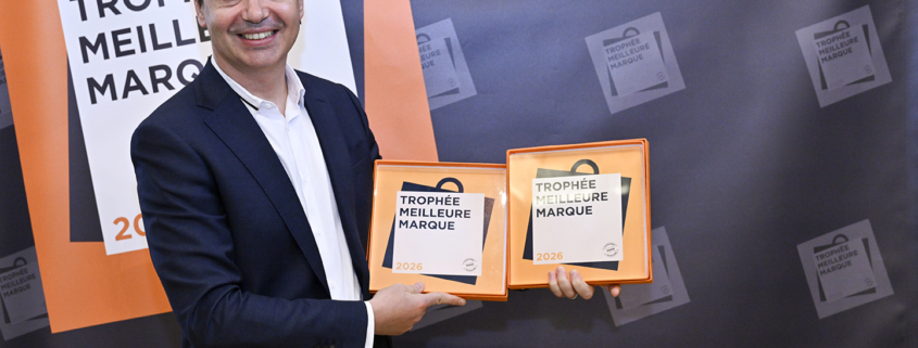 Lionel Marsanne à la tête de Cimalp, fier de recevoir le trophée de meilleure marque de l'année.