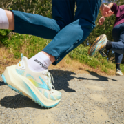 Découvrez la Brooks Ghost Trail, la chaussure hybride route et sentier. Confort, amorti DNA Loft v3 et accroche TrailTec Green pour vos sorties sur gravier et chemins légers.