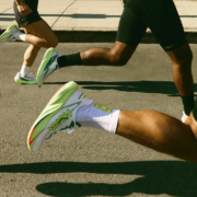 La Hoka Mach 7 est une paire polyvalente et dynamique idéal pour les sorties rythmées et les compétitions.