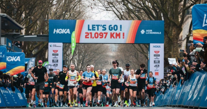 49 244 coureurs ont terminé le Hoka Semi de Paris 2026, plus gros semi-marathon au monde.