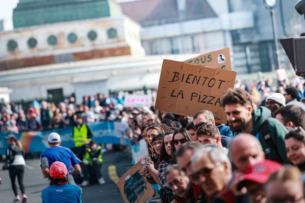 49 244 coureurs ont terminé le Hoka Semi de Paris 2026, plus gros semi-marathon au monde.
