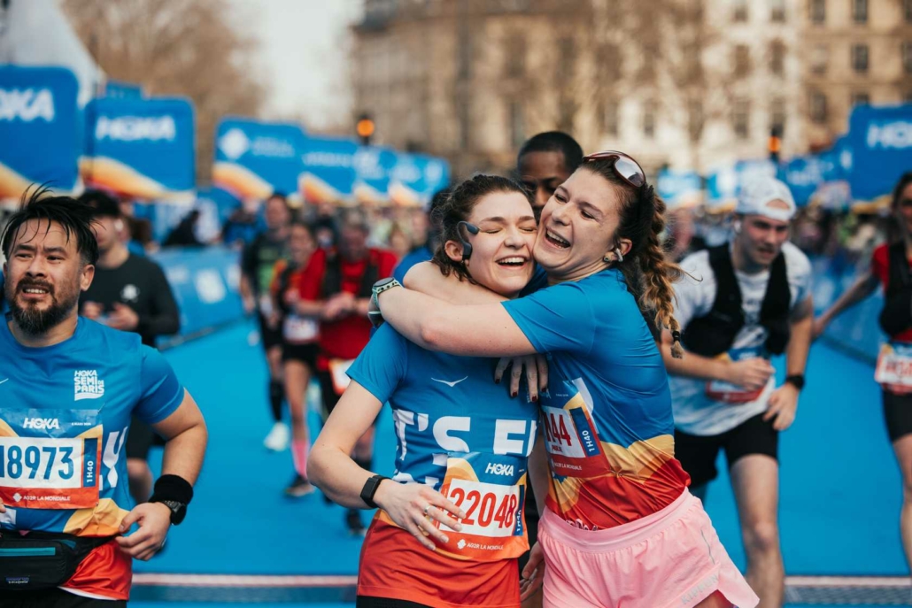 49 244 coureurs ont terminé le Hoka Semi de Paris 2026, plus gros semi-marathon au monde.