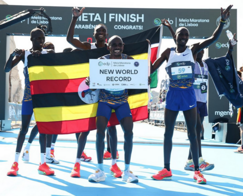 Jacob Kiplimo a établi un nouveau record du monde du semi-marathon en 57’20 lors du Semi-marathon de Lisbonne, améliorant de 10 secondes l’ancienne marque mondiale.