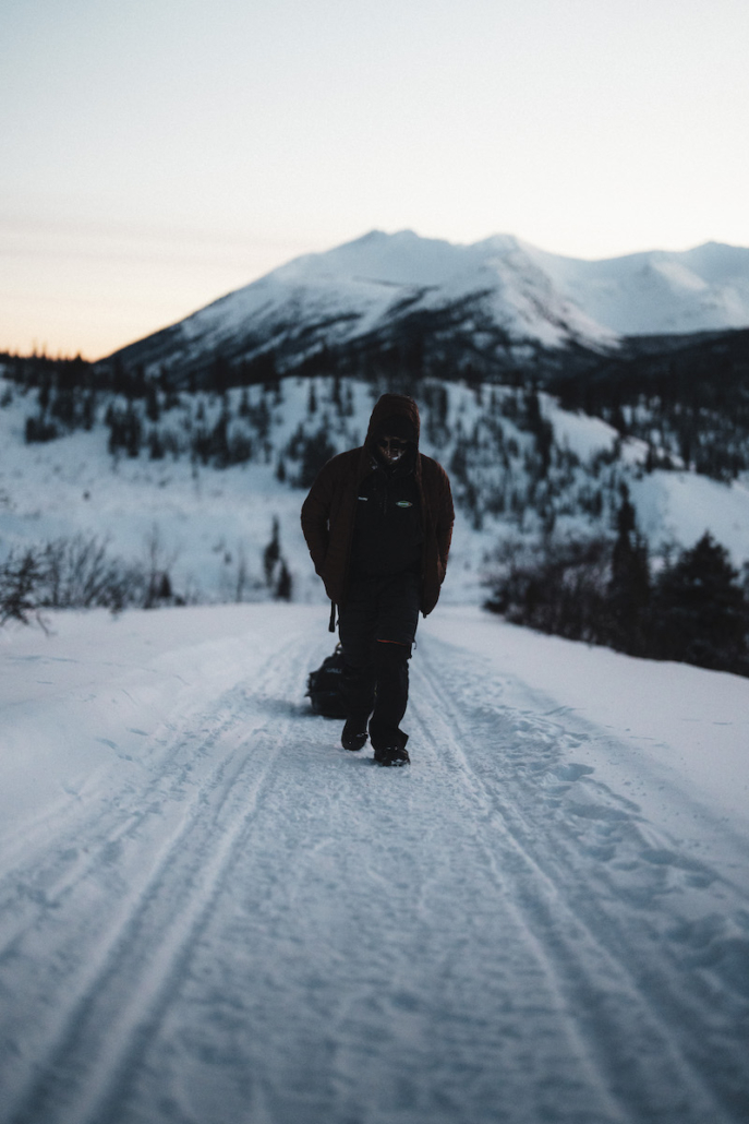 En 2025, Mathieu Blanchard a remporté une course extrême de 625 km en autonomie dans le Grand Nord Canadien retracée dans un film, L'Appel du Silence.