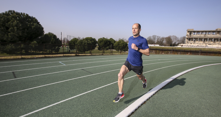 Souvent redouté, le fractionné reste pourtant un passage obligé pour tout coureur qui souhaite progresser. Encore faut-il en maîtriser les codes, les objectifs et les bons réglages.