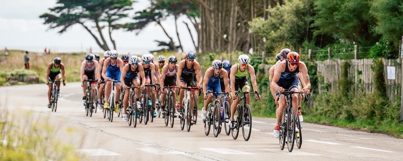 Le triathlon n’est pas une simple addition de trois disciplines. C’est un sport à part entière, avec ses propres règles de performance.