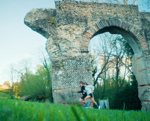 La ASICS SaintéLyon 2026 lance la SaintéVia, une nouvelle course de 35 km. Inscriptions dès le 30 avril, dossards limités et forte demande.