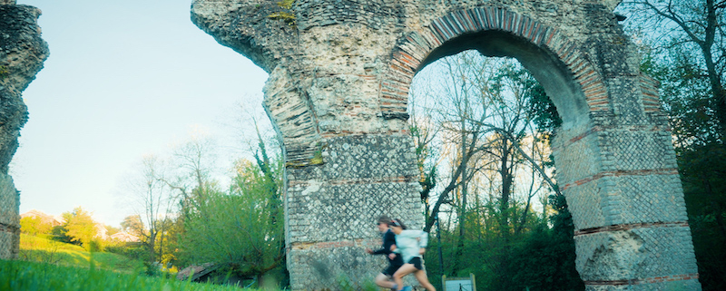 La ASICS SaintéLyon 2026 lance la SaintéVia, une nouvelle course de 35 km. Inscriptions dès le 30 avril, dossards limités et forte demande.