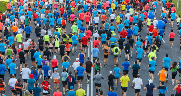 Selon le dernier baromètre Finishers réalisé par l’Union Sport & Cycle pour la Fédération Française d’Athlétisme, l’année 2025 confirme une tendance de fond : la course à pied séduit toujours plus de Français, aussi bien en compétition qu’en pratique loisir