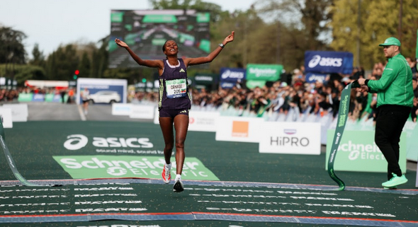 ’Éthiopienne Shure Demise a pulvérisé le record du Marathon de Paris en s’imposant en 2h18’35’