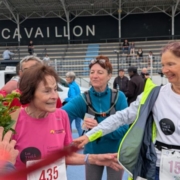 Ana-Maria Faucon après son record sur semi-marathon, entourée de ses proches
