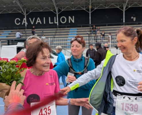 Ana-Maria Faucon après son record sur semi-marathon, entourée de ses proches