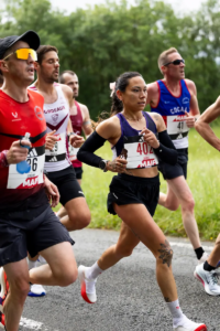 Anaïs Quemener prend la tête de course féminine lors des Championnats de France de Marathon 2026.