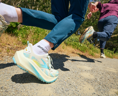 Découvrez le test de la Brooks Ghost Trail : la chaussure hybride idéale pour passer de la route aux sentiers.