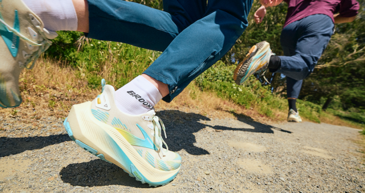 Découvrez le test de la Brooks Ghost Trail : la chaussure hybride idéale pour passer de la route aux sentiers.
