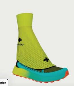 Chaussure Ultra Max Desert Protect, avec une protection de couleur jaune.
