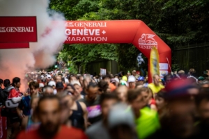 Peloton de départ en mouvement sur le Generali Genève Marathon 2026.