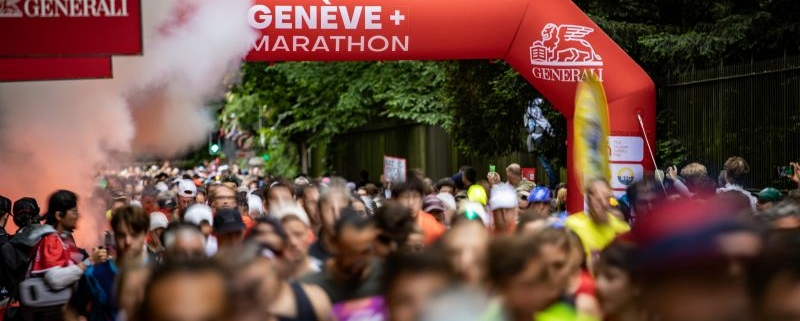 Peloton de départ en mouvement sur le Generali Genève Marathon 2026.