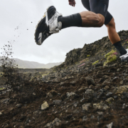 La Hoka Speedgoat 7 à l'essai ! Analyse de sa nouvelle mousse, de son adhérence bluffante et de son poids revu à la baisse.