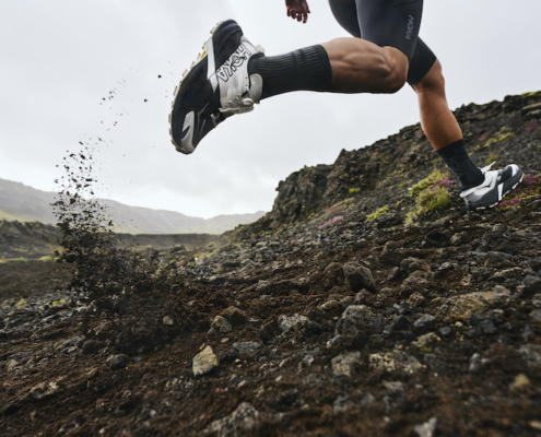 La Hoka Speedgoat 7 à l'essai ! Analyse de sa nouvelle mousse, de son adhérence bluffante et de son poids revu à la baisse.