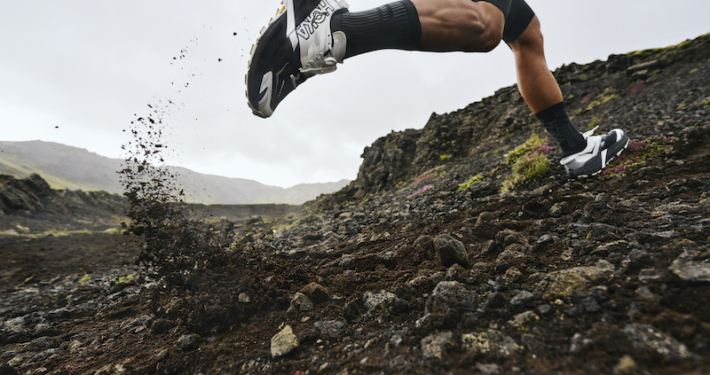 La Hoka Speedgoat 7 à l'essai ! Analyse de sa nouvelle mousse, de son adhérence bluffante et de son poids revu à la baisse.