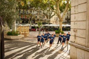 Coureurs élancés à travers la ville à l'occasion du Marathon d'Avignon