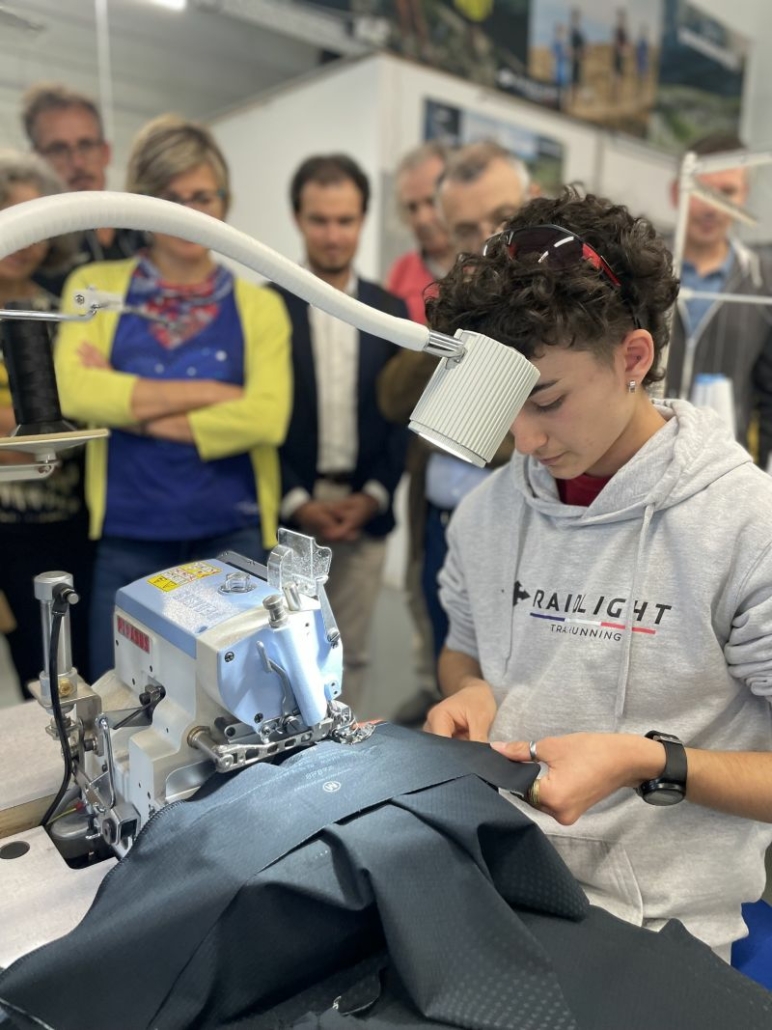 Veste Ultralight 3.0 25K/50K en fabrication dans l'atelier.