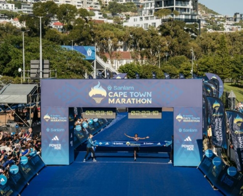 Ligne d'arrivée vue en plongée du Cape Town Marathon